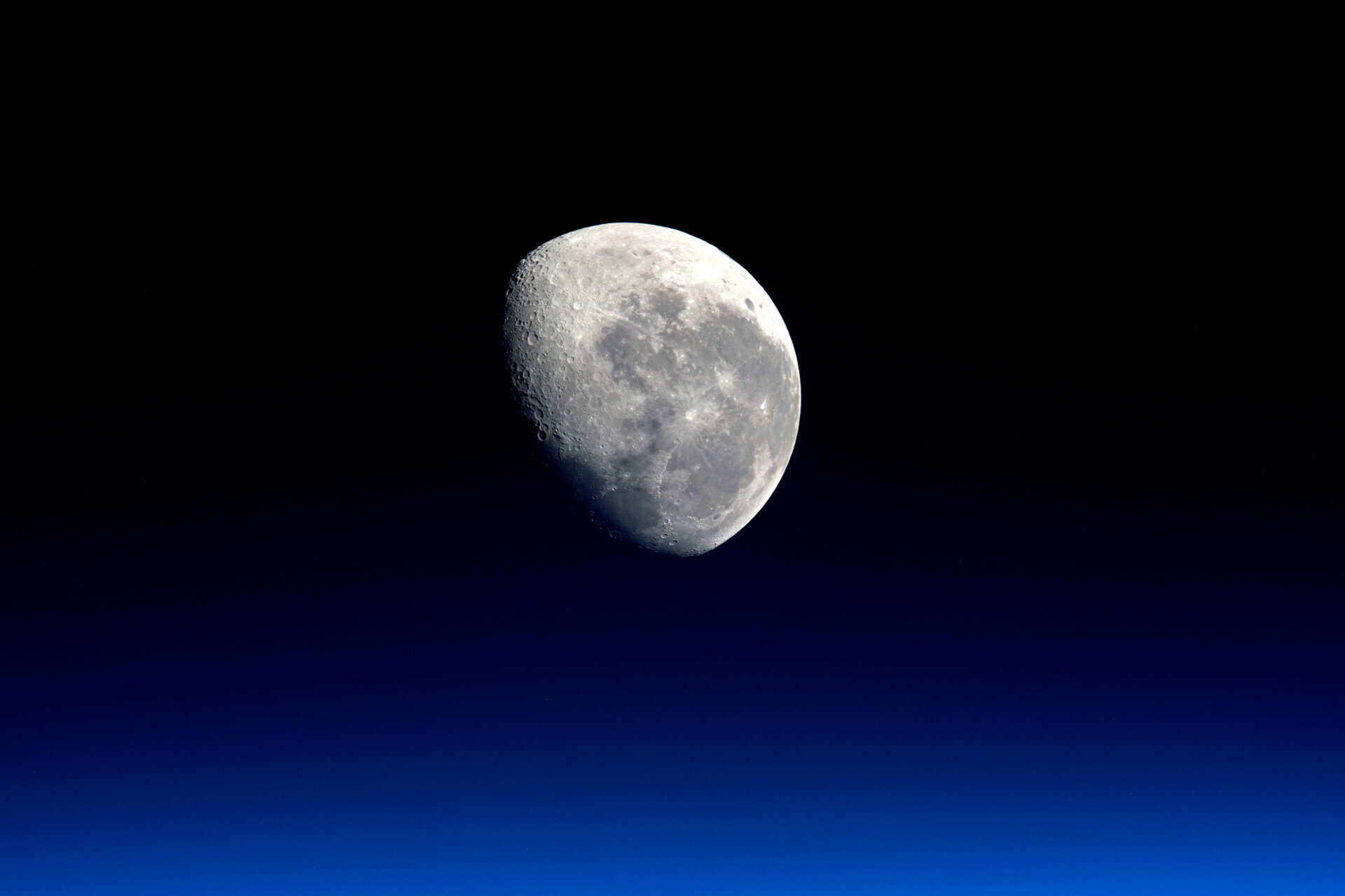 Moonset_pillars